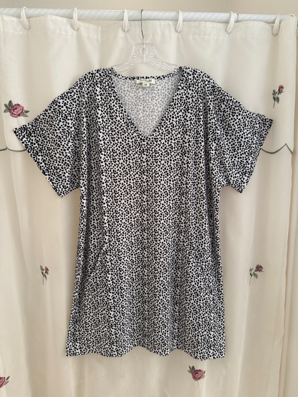 Simply Noelle Black & White V-Neck Printed Tunic